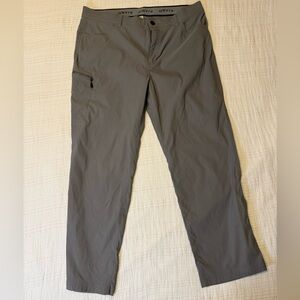 Orvis Men's Cargo Pants in Gray